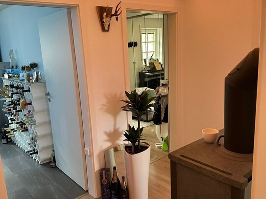 Hochwertige 3 Zimmer Etagenwohnung in guter Wohnlage von Köfering ** Balkon**Kaminofen** Renoviert