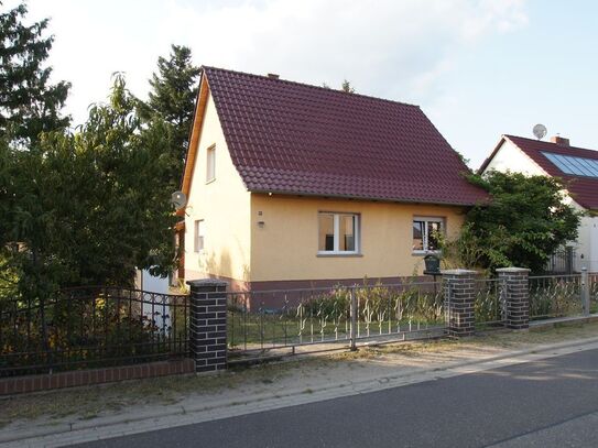 Einfamilienhaus mit viel Nebengelass auf großem Grundstück in sehr schöner Lage - 250 m zum Badesee