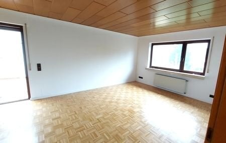 *OTT IMMOBILIEN* Eine zentrale Wohnung im Flair einer DHH.