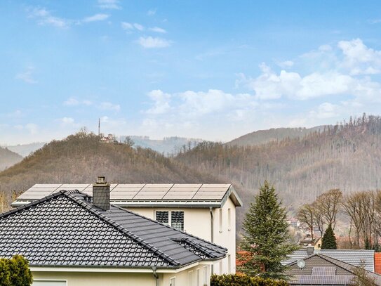 Provisionsfrei - Vermietete Eigentumswohnung mit sonnigem Balkon, wunderschönem Blick und Stellplatz