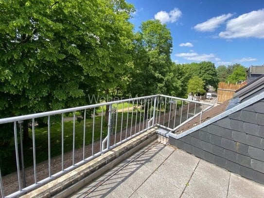 Helle 3-Zimmer-Wohnung inkl. Einbauküche, Südwest-Balkon mit Blick ins Grüne + Garage im Haus