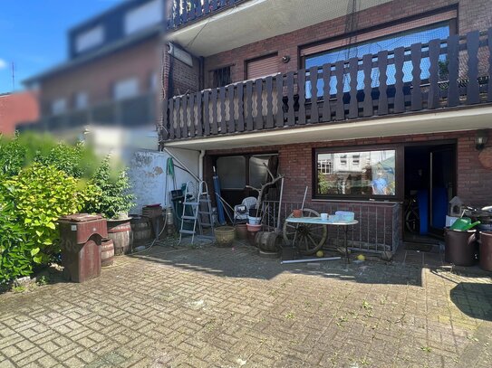 Vielseitiges Zweifamilienhaus mit Garten und Garage in Mönchengladbach-Holt