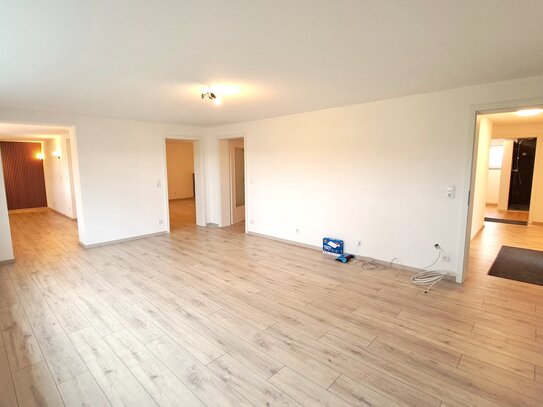 Neue, helle, 3 Zimmer, Küche, Bad - Souterrain Wohnung.