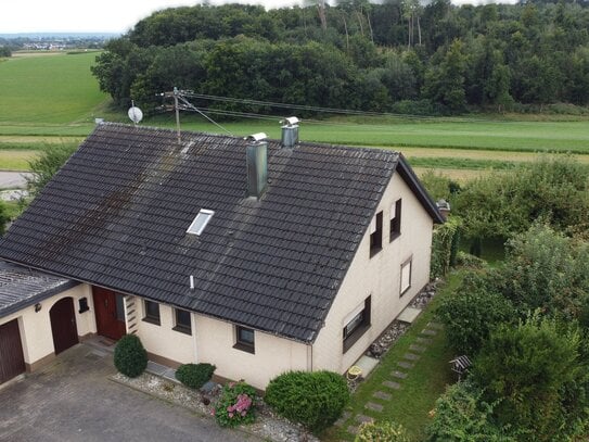 Idyllisches Einfamilienhaus mit zwei Wohneinheiten in herausragender Lage mit traumhafter Aussicht