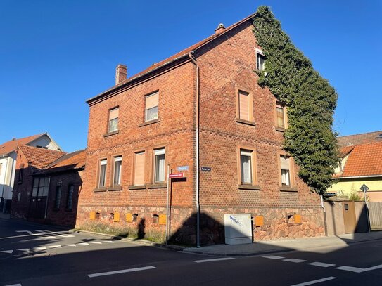 Einfamilienhaus mit Historie und großen Nebengebäuden in Nidderau - Ostheim