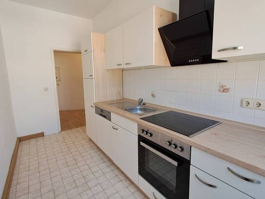 1 Raum Wohnung 2.OG oder DG, inkl. Einbauküche, zentrumsnah, Pkw Stellplatz optional