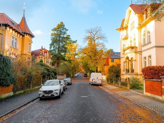 Villenviertel in Klotzsche: Balkon, EBK, Tageslichtbad, G-WC, 2 TG-Stellplätze (im KP nicht inkl.)!