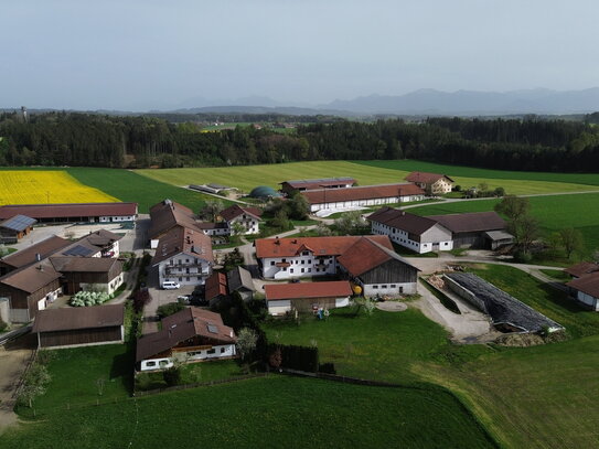 3-Zi.-Whg. in idyllischer Lage mit freiem Blick in die Weite, unweit der Schön Klinik Vogtareuth