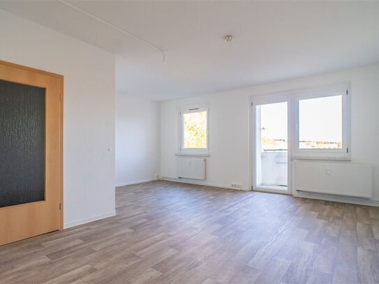 * helle 2 Zimmerwohnung mit Balkon / Zentrumsnah *