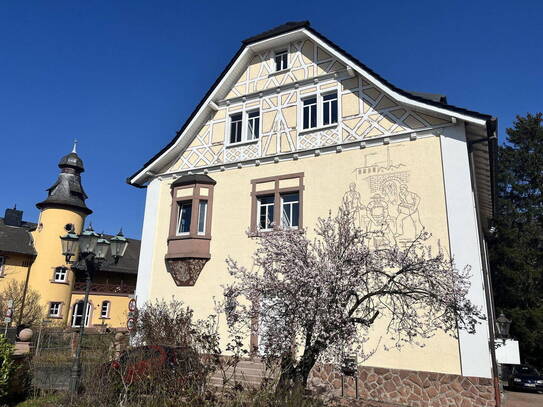 *** Herrschaftliche Altbauwohnung mit großer Terrasse und Garten ***