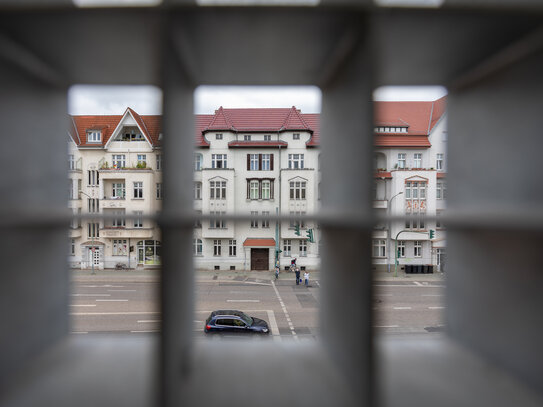 + + saniertes Mehrfamilienhaus mit 23 WE und zwei Dachrohlingen in Kiezlage von Potsdam-West + +