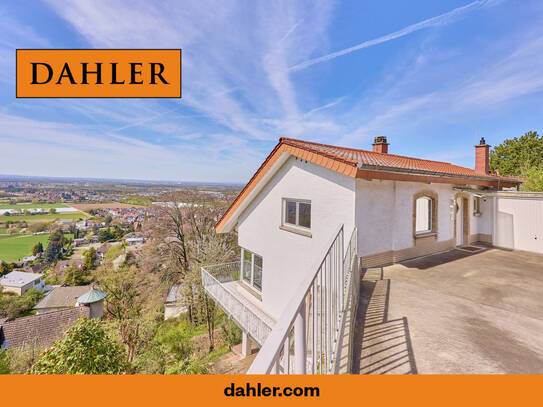 Panorama trifft Potenzial: Vielseitiges Familiendomizil mit Einliegerwohnung in traumhafter Hanglage
