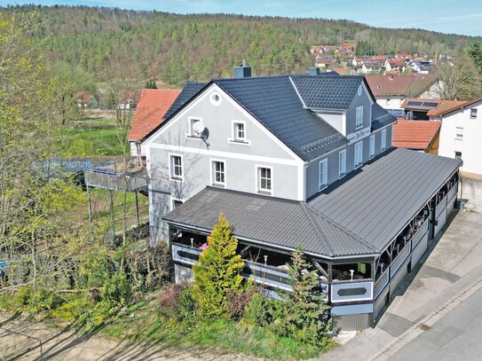 Gaststätte mit großer Terrasse, Multifunktionales Anwesen, Wohnen und Business, Drei-Parteien-Haus, 100 m zum Bahnhof,…