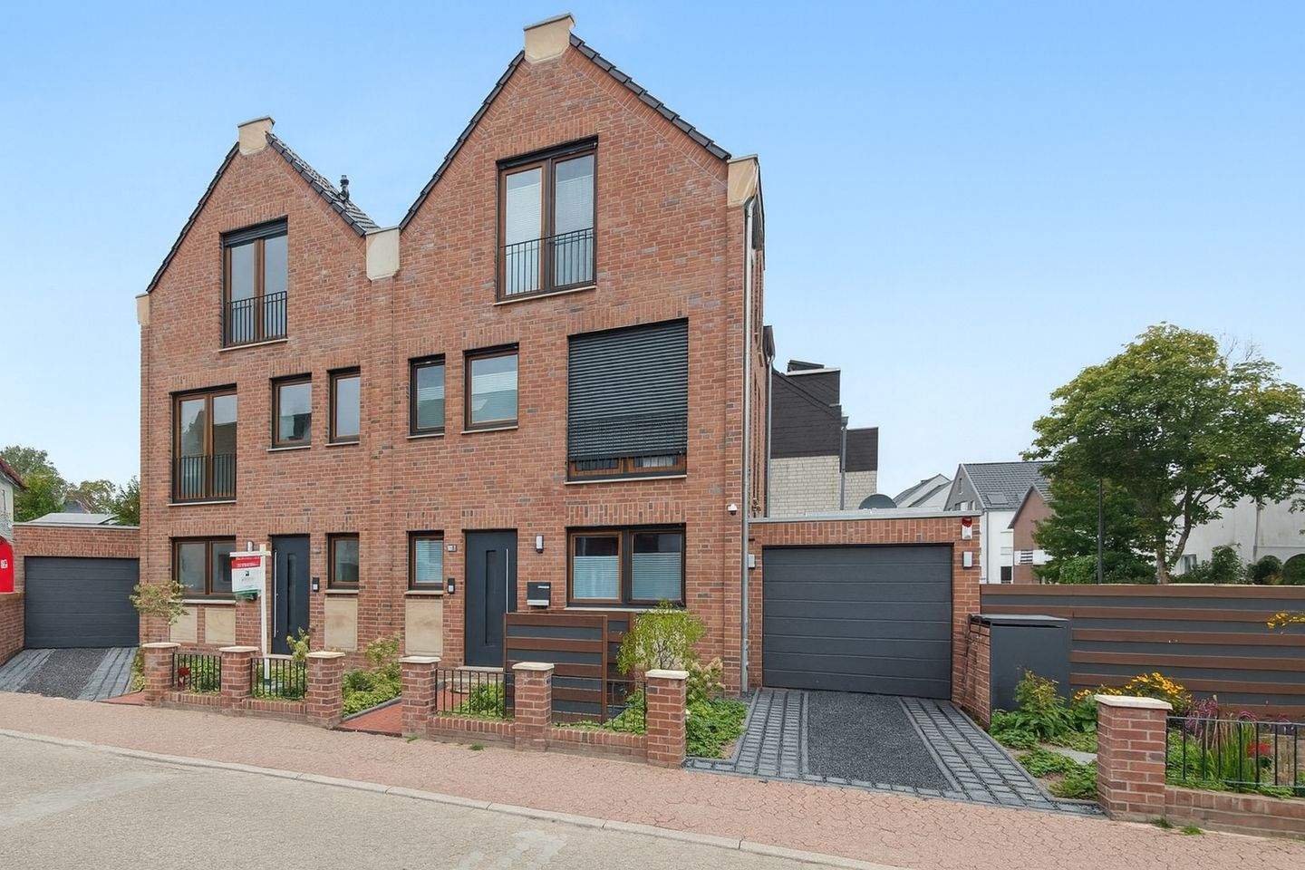 Sofort bezugsfertige, hochwertig ausgestattete Neubau Doppelhaushälfte