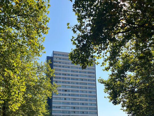 Stilvolles Apartment mit offener Küche, separaten Schlafzimmer & verglaster Loggia - in Hamburg Eimsbüttel