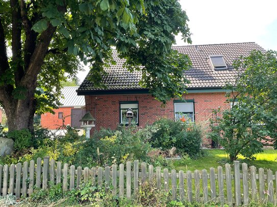 Einfamilienhaus mit Gästehaus in ruhiger Lage mit vielfältigen Extras