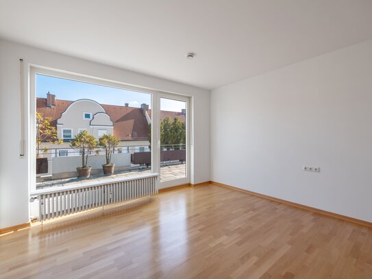 Helle 3-Zimmer-Wohnung mit Kaminlounge und Dachterrasse mit Münchner Weitblick