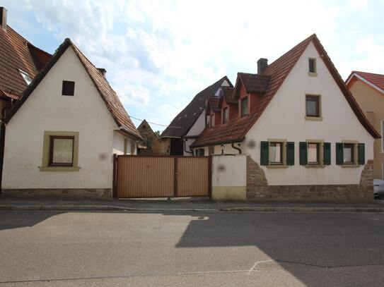 Einfamilienhaus mit Nebengebäuden