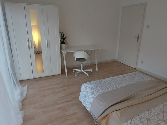 2-Zimmer-Wohnung mit Balkon und EBK in Mannheim (WG Neugründung möglich)