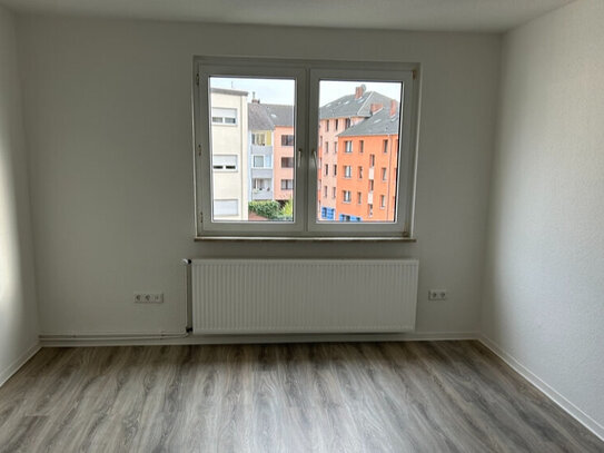 Große 3 Zimmer Wohnung im 4.Obergeschoss