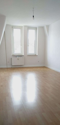 **Frisch renoviert** DG-Whg. mit Balkon im Kern von Haspe sucht Mieter!!