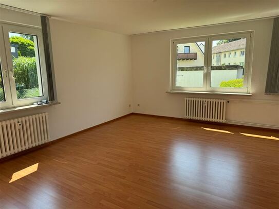 *3-Zi.-Erdgeschosswohnung mit Einbauküche nahe Juessee*