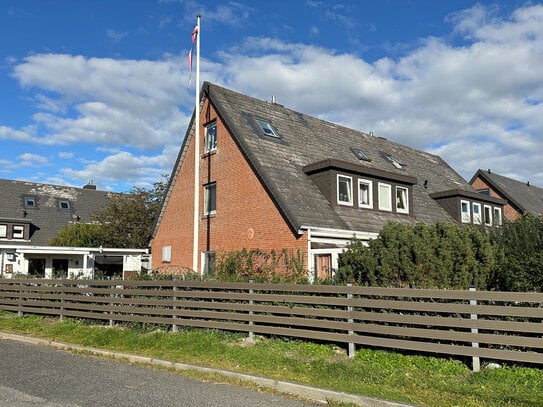 Modernisiertes 3 ½-Zimmer-Endreihenhaus mit überdachter Terrasse, Süd/West-Garten und Pkw-Stellplatz