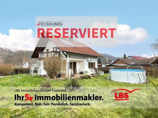 Beziehbares Einfamilienhaus mit Einbauküche, Ofen, Solar+Garage