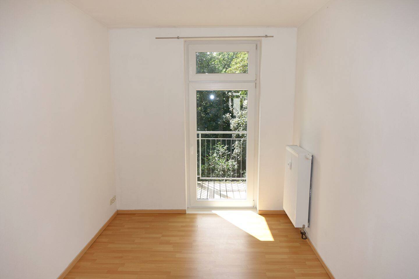 NUR 1.195,- EUR WARM ++ Wohnung mit Sonnenbalkon zum Park ++ - Photo 1