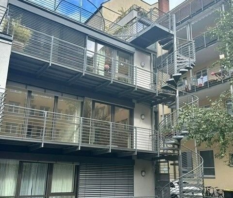 Großzügige 2,5 Zimmer-Wohnung mit Balkon, große Wohnküche und TG-Stellplatz in unmittelbarer Burgnähe