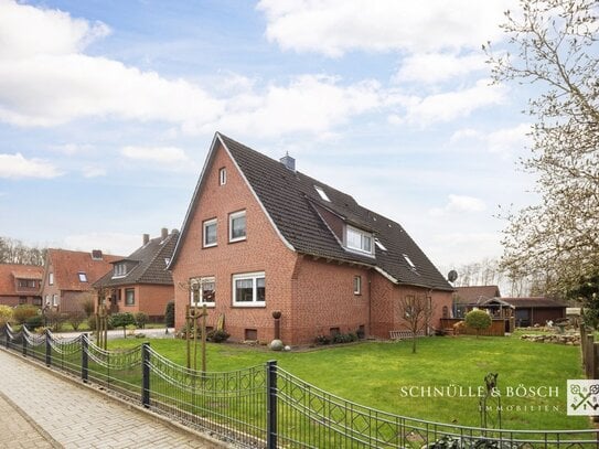 Renoviertes Zweifamilienhaus mit wunderschönem Garten