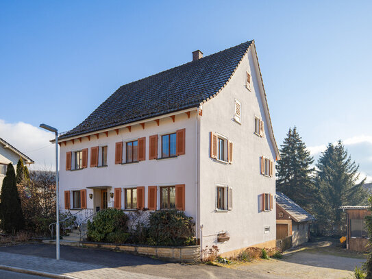 Historisches Hofgut aus dem Jahr 1834 im Herzen von Binningen - Ein Juwel in Toplage