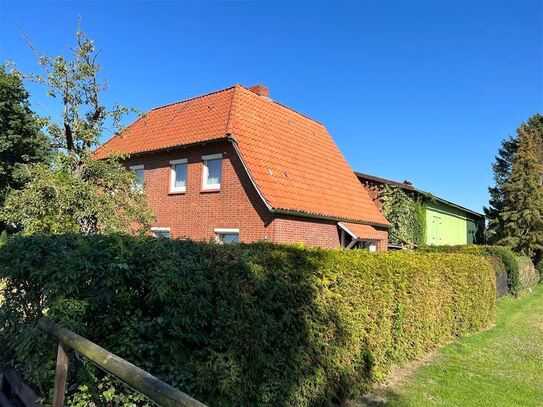 Der Traum vom Resthof auf dem Land! Wohnhaus mit Stall und Weide!