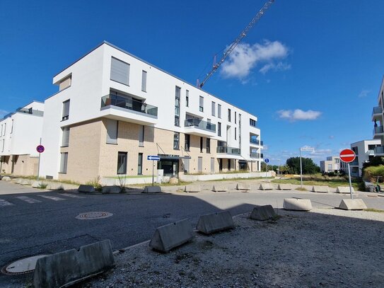 Wohnen wie in einem Reihenhaus: Helle 4-Zimmer m. gr. Terrasse!