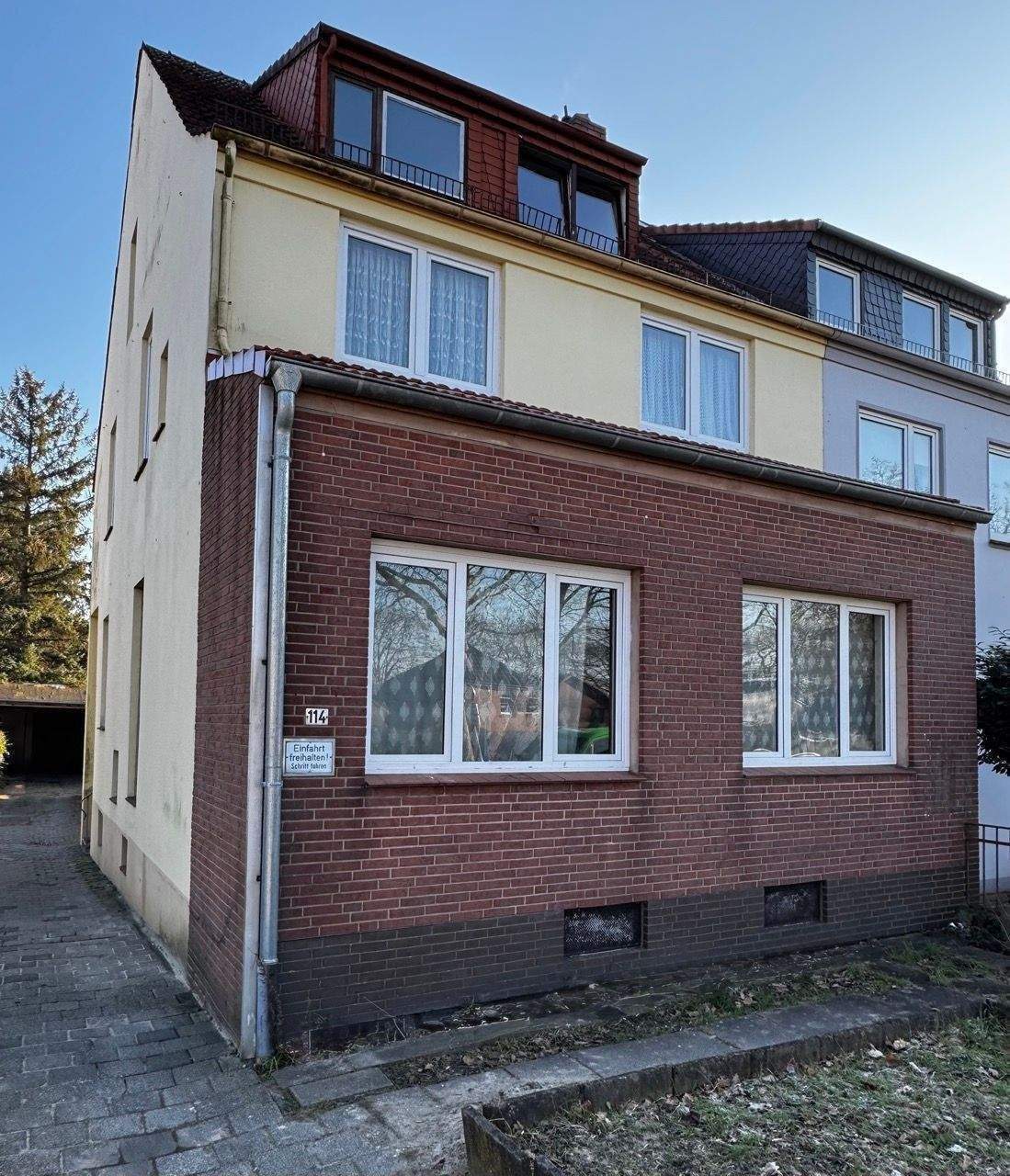 Zweifamilienhaus mit Wertsteigerungspotenzial in Bremen Kattenturm