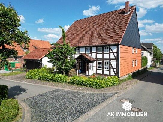 Ökologisch saniertes Fachwerkhaus mit Einliegerwohnung und großem Grundstück in Ottenstein