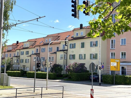 Helle 2-Raumwohnung mit Balkon und opt. hochwertiger EBK! Ab 01.05.2025!