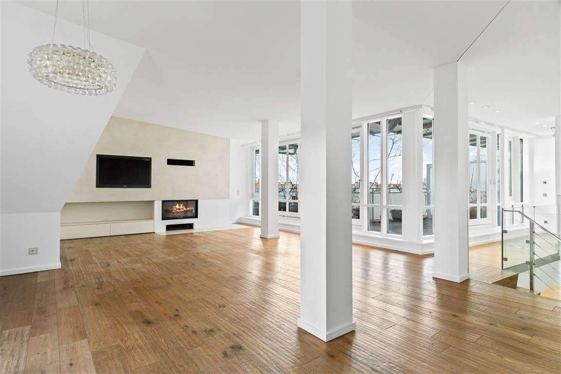 FREIE Dachgeschoss-Maisonette + Süd-Terrasse + Kamin im Helmholtzkiez