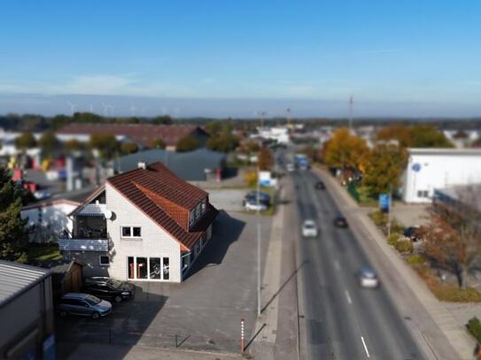 Gewerbebetrieb (ehemals Autohaus mit Werkstatt+ Kfz-Lackierhalle) mit Außen- und Stellflächen