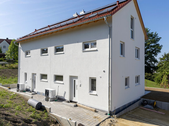 DHH Neubau mit PV, großer Garten, hochwertige Ausstattung