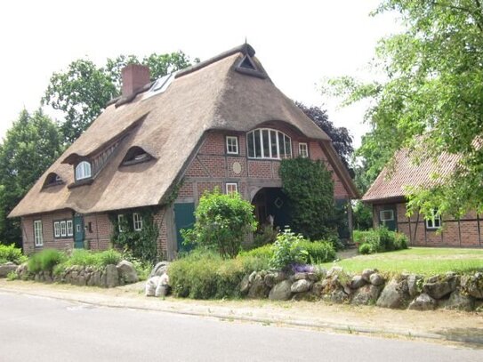 Exklusives Reetgedecktes-Eichen-Fachwerk-Landhaus