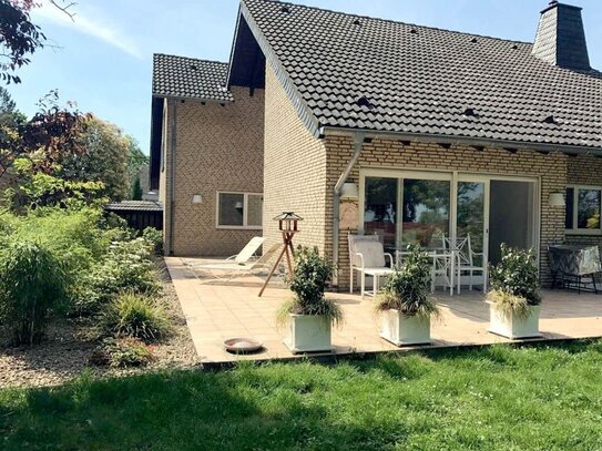 Pulheim-Geyen: Architekten Villa - Ein Traum mit Garten und Garage - Exklusivität in idealer Lage!