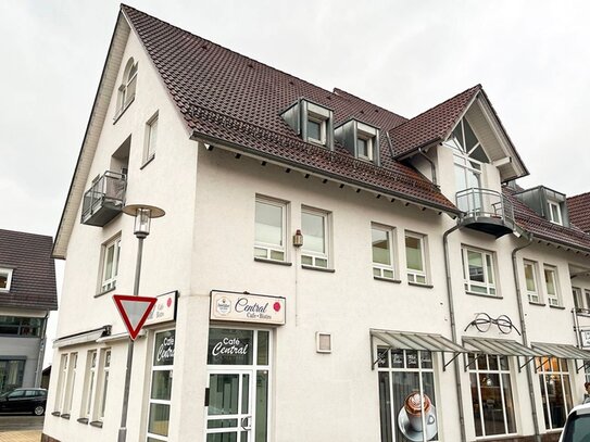 Zentrale 3,5 Zi-Wohnung mit Balkon - Einkaufsmöglichkeiten direkt um die Ecke!