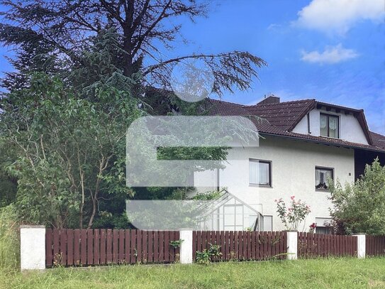 Großzügiges Zweifamilienhaus mit Doppelgarage in Berg