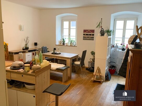 Erdgeschosswohnung mit Terrasse im sanierten Altbau in zentraler Lage von Su-Ro