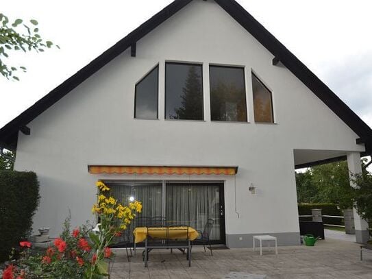 Einfamilienhaus mit Einliegerwohnung in Solms-Burgsolms