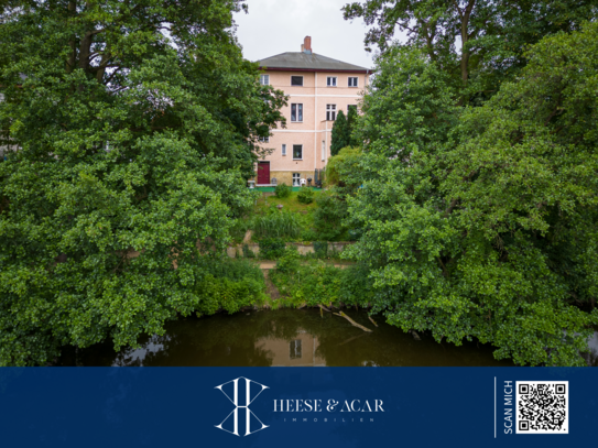 Direkte Wasserlage: Traditionsreiches Mehrfamilienhaus nebst Gartenhaus am Boddensee