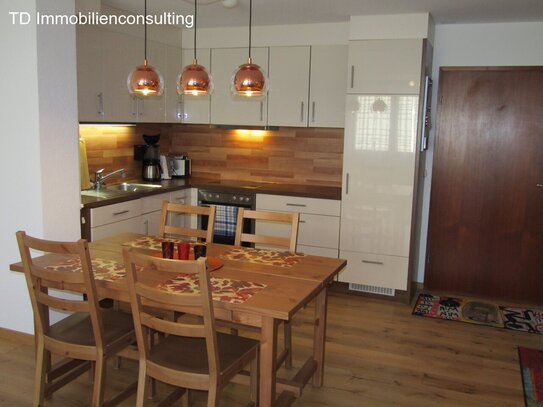 **CHARMANTE FERIENWOHNUNG am Rhein, sonnig, ruhig und 1A in Schuss**