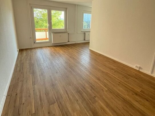 RESERVIERT - Ein echtes Schmuckstück - kleine, sanierte Wohnung mit Balkon