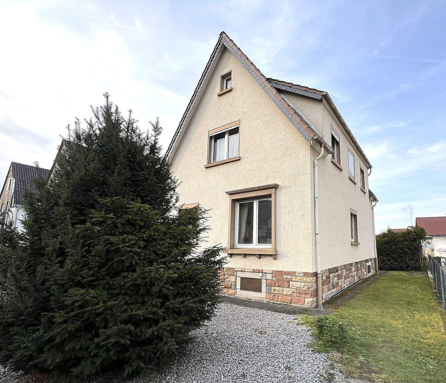 Charmantes Häuschen mit tollem Grundstück!